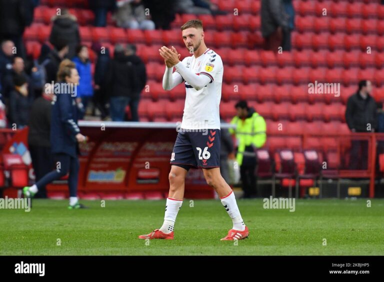 lewis-wing-applaud-the-fans-during-the-sky-bet-championship-match-between-charlton-athletic-and-middlesbrough-at-the-valley-london-on-saturday-7th-march-2020-photo-by-mi-newsnurphoto-2KBJHP5