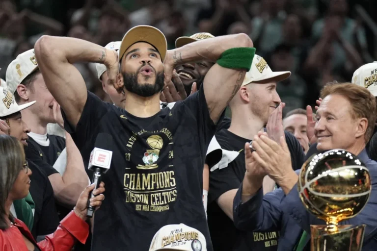 Jayson-Tatum-celebrates-after-the-win-1024x683