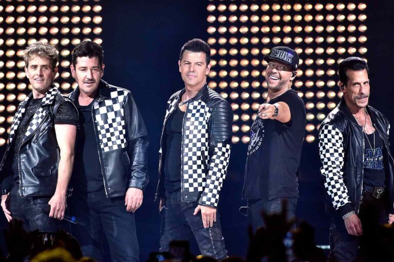 nkotb-tour-tout-102723-fcb46aa8865d40f6a03a6532a259807d