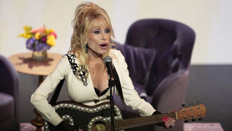 dolly_parton_AP_08272024